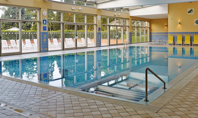 Strunjan Apartment | Beautiful apartment for 4 people with pool, A/C, TV, balcony, pets allowed and parking