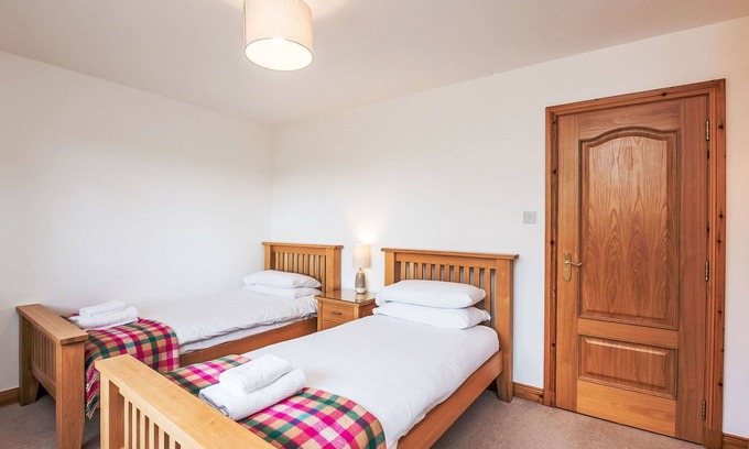 East Lewiston House | Beautiful apartment in villa for 6 guests with WIFI, TV, patio, panoramic view and parking