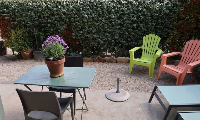 Menerbes House | Beautiful apartment in villa for 2 guests with WIFI, TV and patio