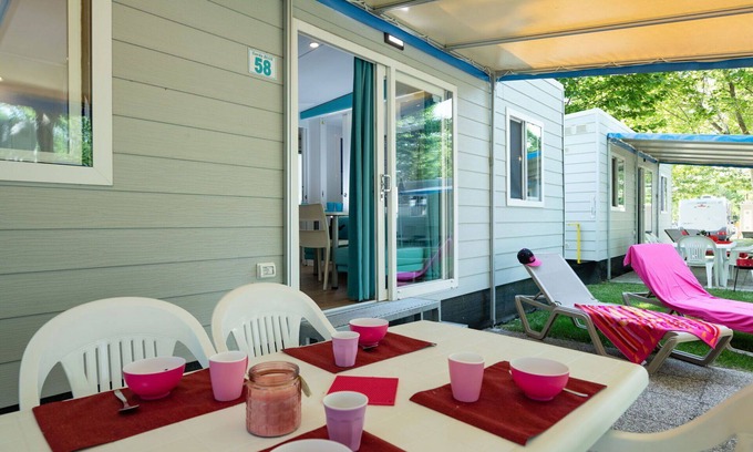 Sirmione House | Beautiful apartment in villa for 5 guests with WIFI, pool, A/C, TV, patio, pets allowed and park.