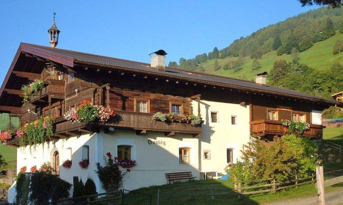 Angerberg Villa | Beautiful apartment in villa for 6 people with WIFI, TV, patio and pets allowed