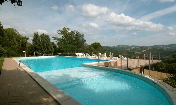 Citerna Apartment | Beautiful Apartment in Citerna with Swimming Pool