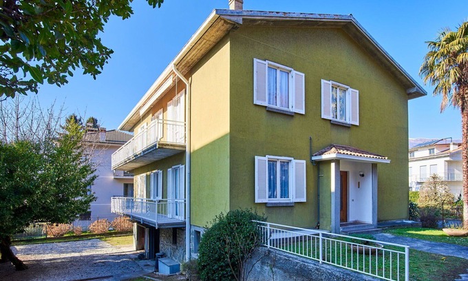 Dervio House | Beautiful apartment in villa for 16 guests with WIFI, TV, balcony and pets allowed