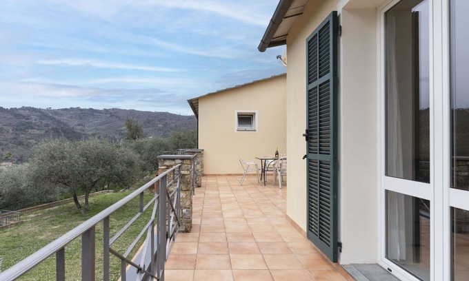 Costa dʼOneglia Villa | Beautiful apartment in villa for 4 guests with A/C, WIFI, patio, pets allowed and parking