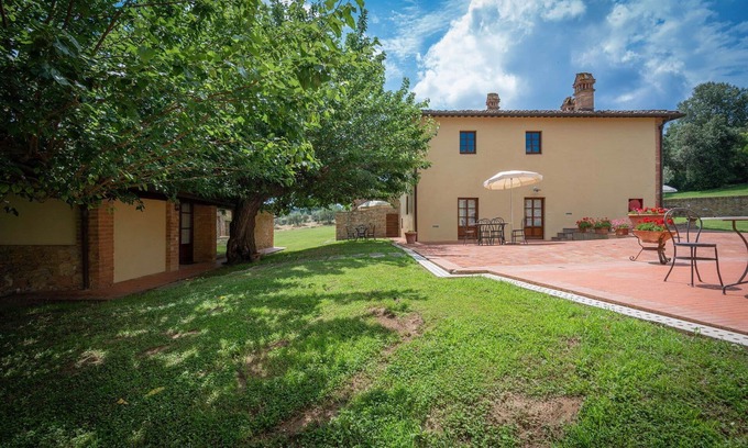San Gimignano Villa | Beautiful apartment in villa for 4 people with pool, WIFI, A/C and TV