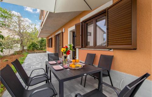 Opric Apartment | Beautiful Apartment In Lovran With Wifi