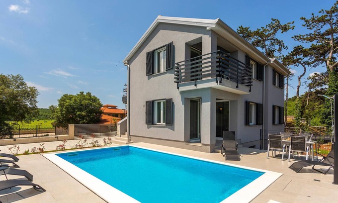 Vrbnik Apartment | Beautiful apartment in Vrbnik with WiFi