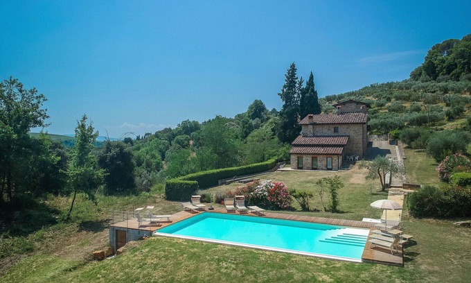 Poggibonsi Villa | Beautiful apartment in villa with WIFI, pool, A/C, TV and pets allowed, close to San Gimignano