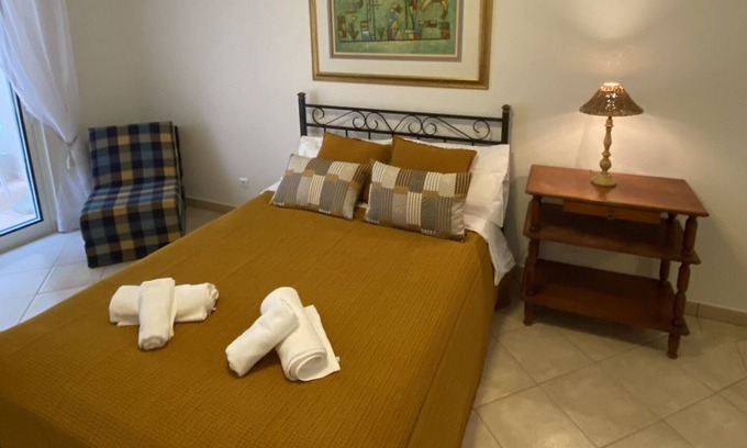 Ferragudo Apartment | Beautiful apartment with private jacuzzi in the center of Ferragudo