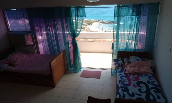Catia La Mar Apartment | Beautiful apartment with swimming pool and ocean view. from Maiquetia airport