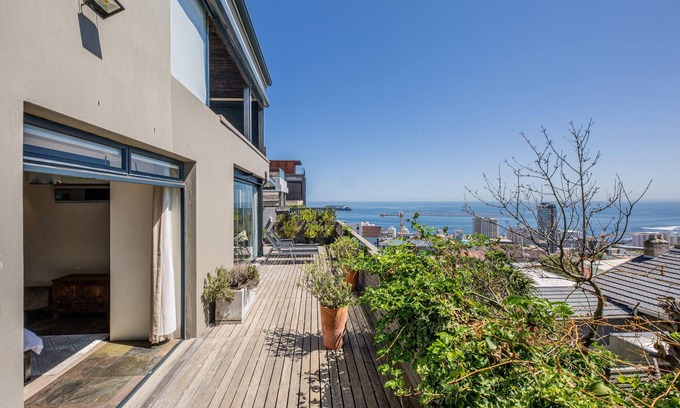 Sea Point Apartment | Beautiful Apartment w Deck and Stunning Views Rhine Stone