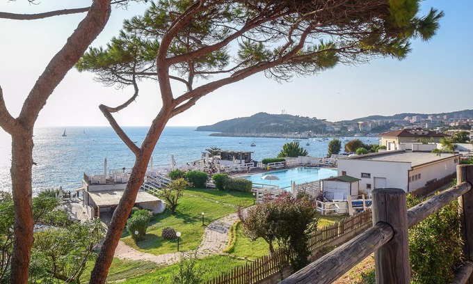 Piombino Apartment | Beautiful apartment with sea view and near the beach