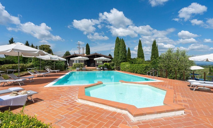 Sughera Apartment | Beautiful apartment with WIFI, A/C, pool, TV, veranda and panoramic view, close to San Gimignano