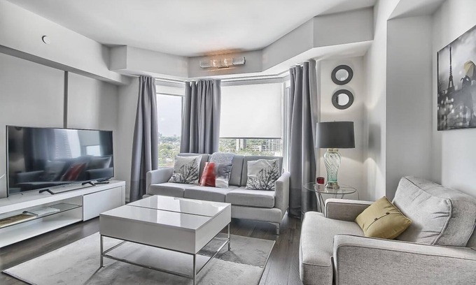 Bloor-Yorkville Apartment | Beautiful Apt. in Heart of Yorkville