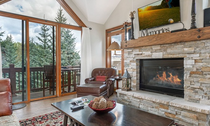 Edwards House | Beautiful Arrowhead Townhouse with Community Hot Tub and Superb Ski Access