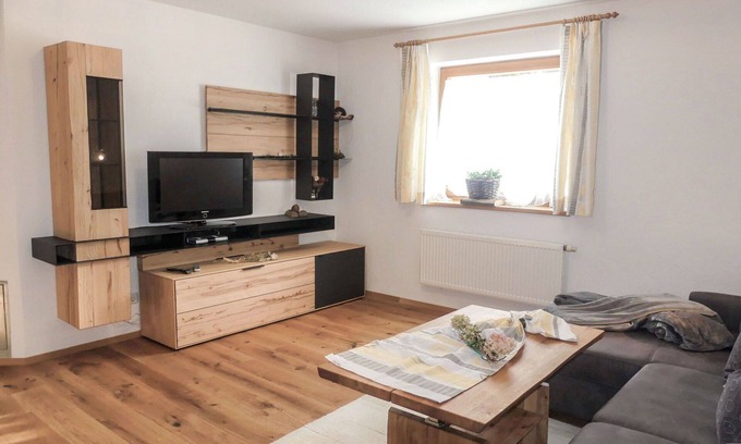 Strass im Zillertal Apartment | Beautiful apartment for 8 people with WIFI, TV, patio and pets allowed