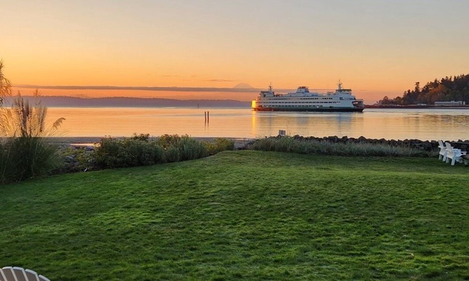 Bainbridge Island House | Beautiful beachfront home