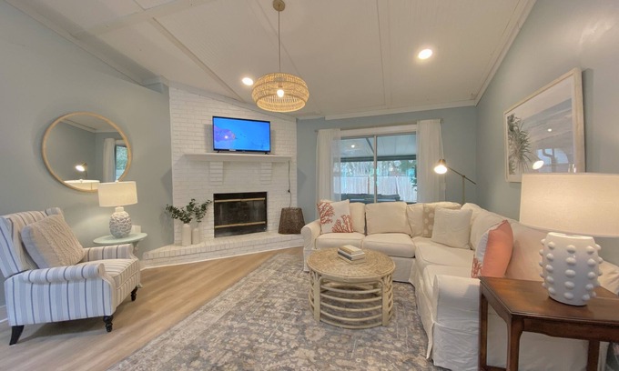 Fernandina Beach Cottage | Beautiful beach cottage 1/2 mile to the Sandy Shore!