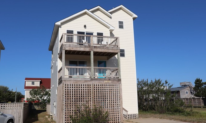 Kill Devil Hills House | Beautiful Beach Home with Private Pool & Hot Tub Near Beach Access