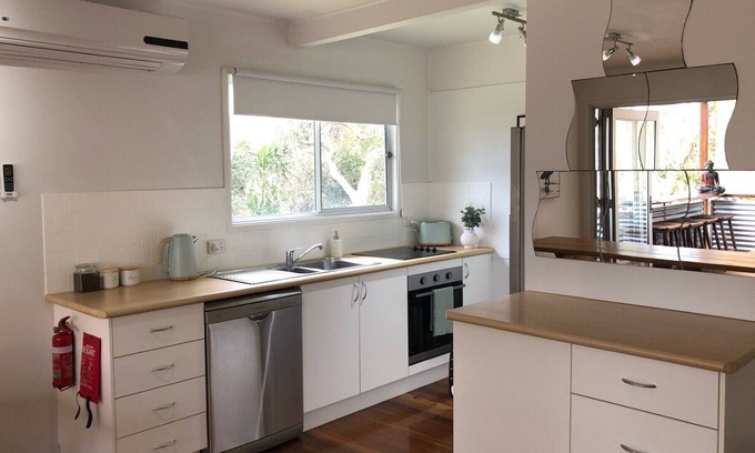 Emerald Beach House | Beautiful beach house in one of the most amazing holiday destinations in NSW.
