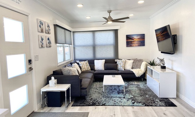 South Redondo House | Beautiful Beach Retreat in Heart of Town - 2blks to Beach