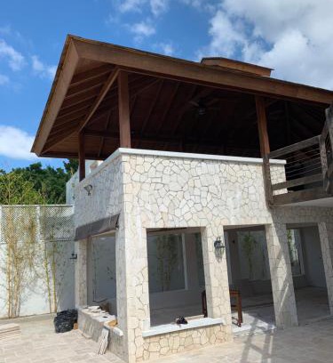 Negril Villa | Beautiful Beachfront Villa With Private Pool and Bar Fully Staffed