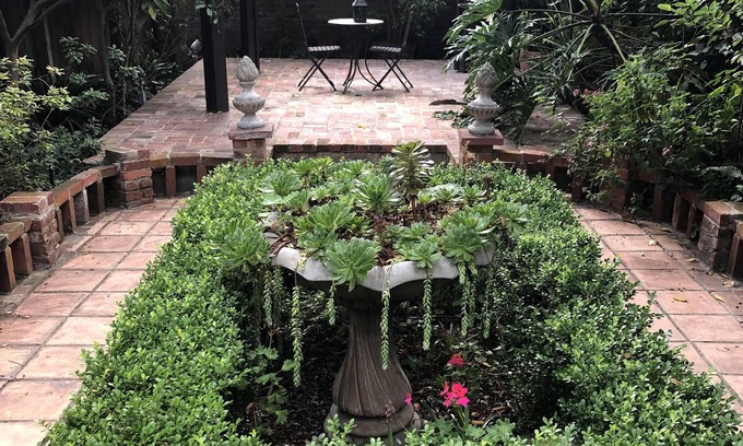 Beverly Hills House | Beautiful Beverly Canyon1 bedroom Retreat with private garden &spacious patio.