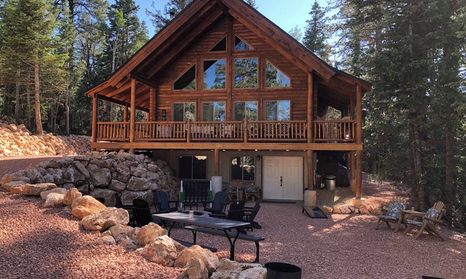 Duck Creek Village Cabin | Beautiful & Brand New Cabin in Duck Creek