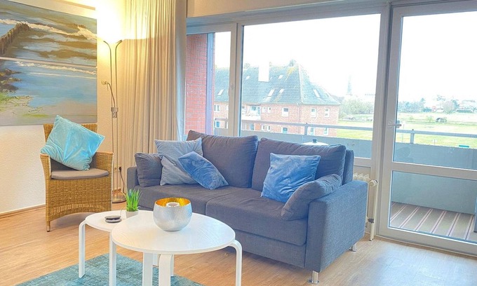 Borkum Apartment | Beautiful, bright vacation apartment in a quiet location with balcony, lighthouse view and WLAN - Holiday Residenz