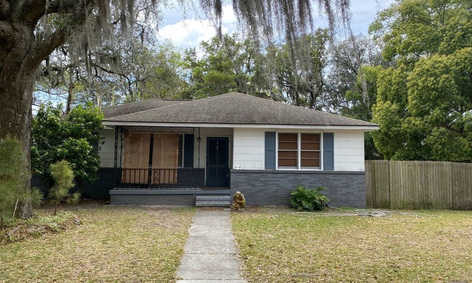 Midtown House | Beautiful bungalow 10 min to downtown 25 min to Tybee.