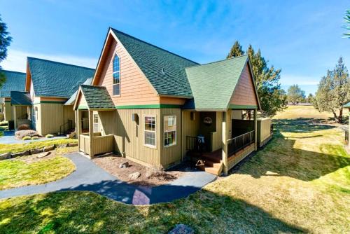 Redmond House | Beautiful Cabin Hot-tub and Barbecue Provided in Redmond, Oregon