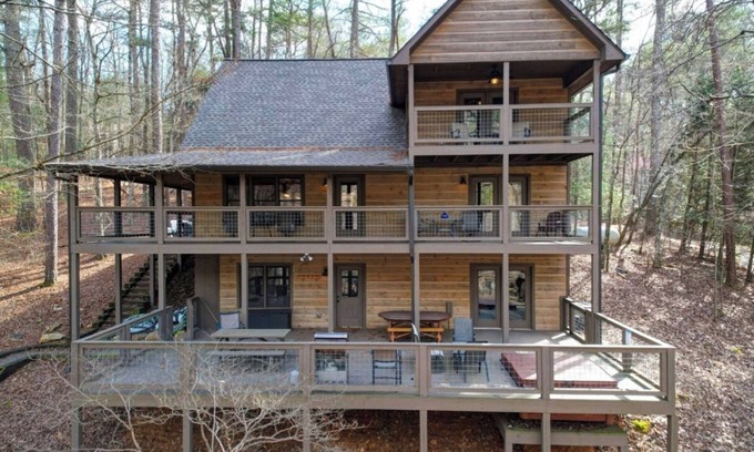 Ellijay Cabin | Beautiful Cabin on the Coosawatte with river access. Pet Friendly