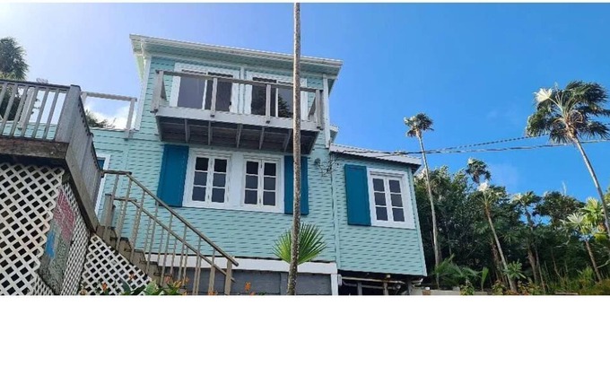 Estate Caret Bay Cabin | Beautiful Cabin with Panoramic Views