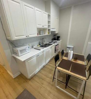 Wellington Place House | BEAUTIFUL CANADIAN PLACE-Near Scotia Bank Arena, CN Tower, Union n Bars