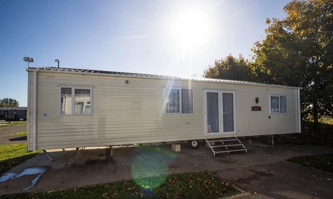 Skegness House | Beautiful caravan for hire at Southview Holiday Park near Skegness ref 33081M