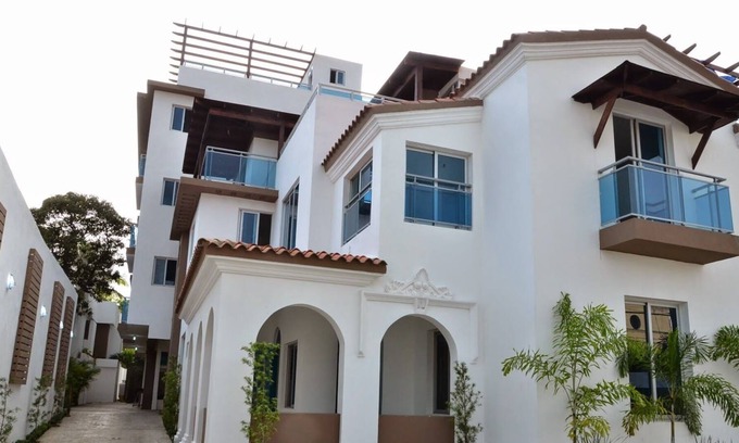 Gascue Apartment | Beautiful chic apartment steps away from Zona Colonia. All Amenities!