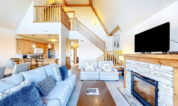 The Blue Mountains Condo | Beautiful condo close to the village with shared pool, gas fireplace, deck