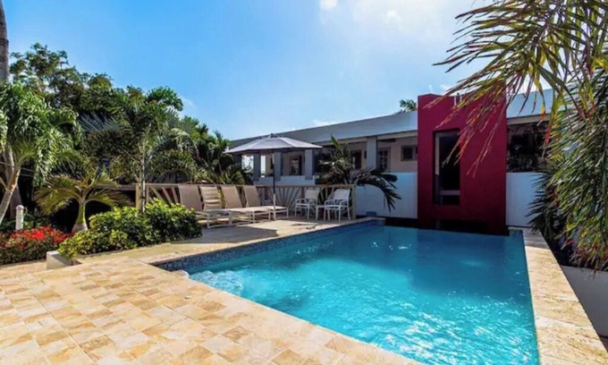 Boegoeroei Apartment | Beautiful & Comfy ~ Mins to Palm & Eagle Beaches!