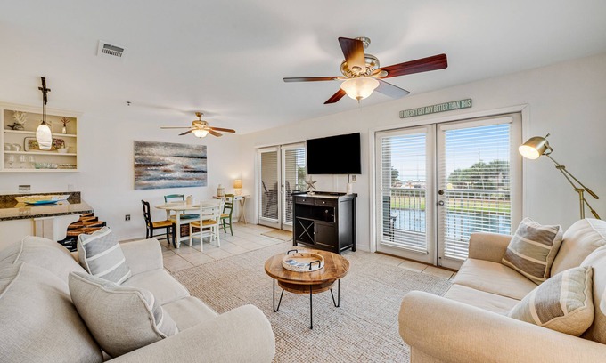 Gulf Place Condo | Beautiful condo with balcony view, community pools & hot tub
