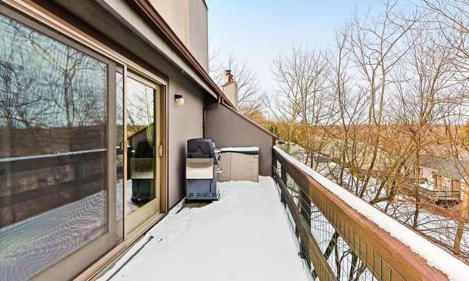 Village at Camelback Apartment | Beautiful condo, close to the slopes, with access to onsite shared pool/hot tub!