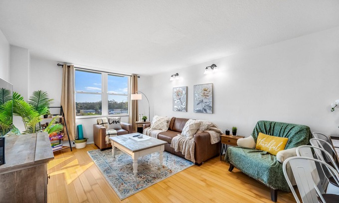 Clearwater Condo | 🌟BEAUTIFUL CONDO close to Beach - Renovated 2Bed/2Bath WIFI pool Prkg🌟