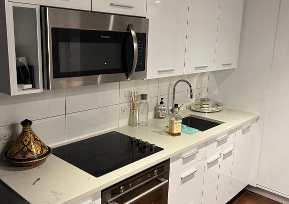 Downtown Montreal Apartment | Beautiful condo with a pool at rooftop