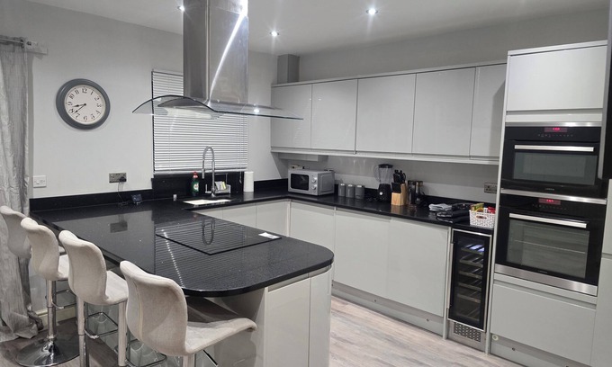 Sittingbourne House | Beautiful &Cosy. Home Sweet Home FOR FAMILY OR WORK GROUP-SITTINGOURNE. KENT