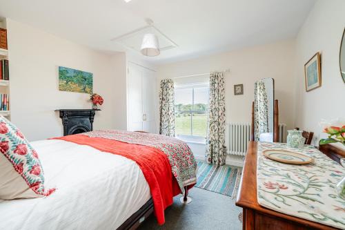 New Forest District House | Beautiful Cottage in Brockenhurst with Forest View
