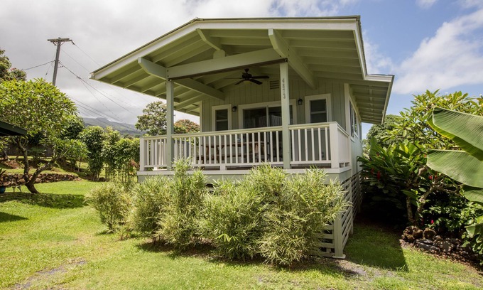 Hana Cottage | Beautiful Cottage in the heart of Hana, sleeps 2 with 1bed/1bath