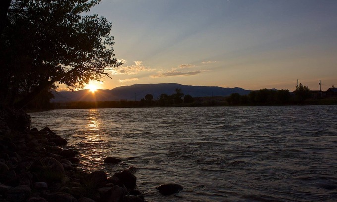Livingston Cottage | Beautiful cottage on Yellowstone River with private fishing access