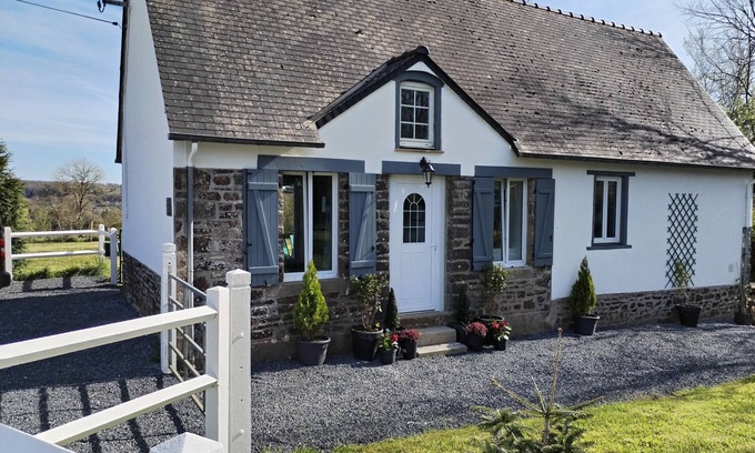 Gavray Cottage | Beautiful country Cottage nLa Croix Douillet perfect for couples and families.