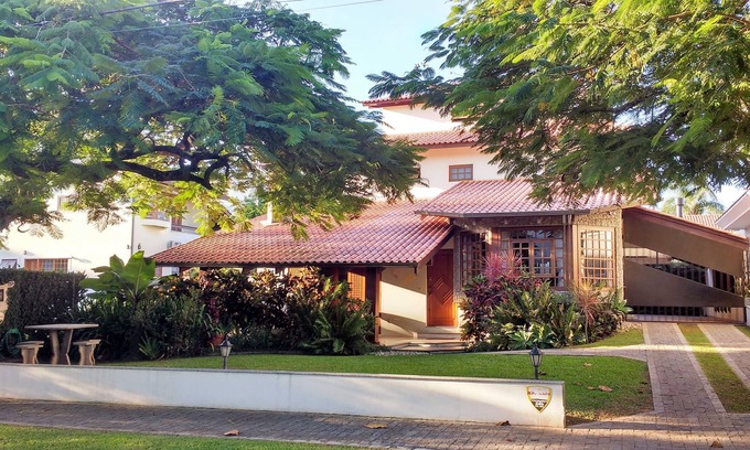 Jurere Internacional House | Beautiful, cozy, comfortable,functional house - near the beach and shopping area