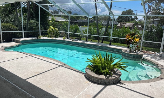 Venice Gardens House | Beautiful, cozy house with a heated pool near to a lot of beaches, restaurants
