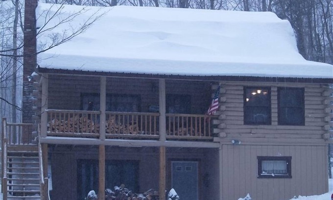 Ludlow Cabin | Beautiful Cozy Log Cabin w/HOT TUB - Right In Mtn Community! Great All Seasons